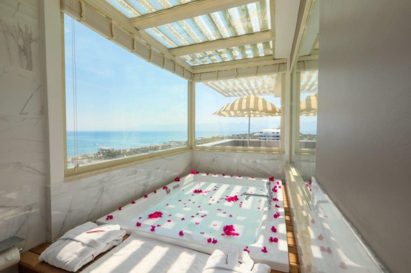 Antalya utazás Sherwood Exclusive Lara Hotel