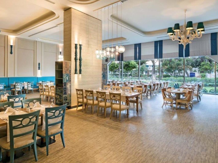 Antalya utazás Titanic Beach Lara Hotel