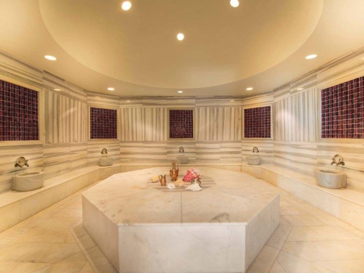 Antalya utazás Titanic Beach Lara Hotel