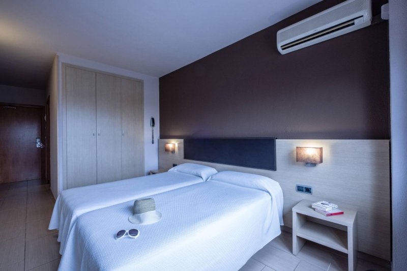 Costa Dorada utazás Hotel California Garden