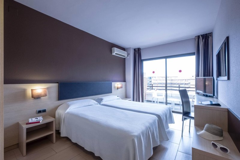 Costa Dorada utazás Hotel California Garden