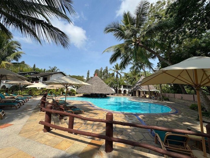 Kenya utazás Pinewood Beach Resort