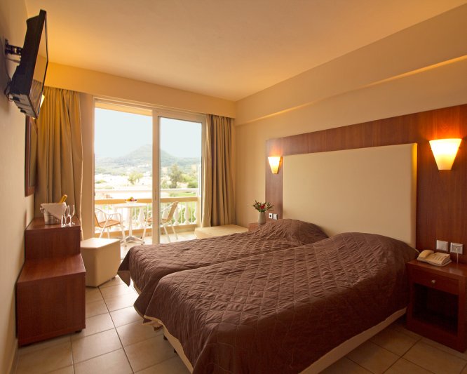 Korfu utazás Hotel Messonghi Beach