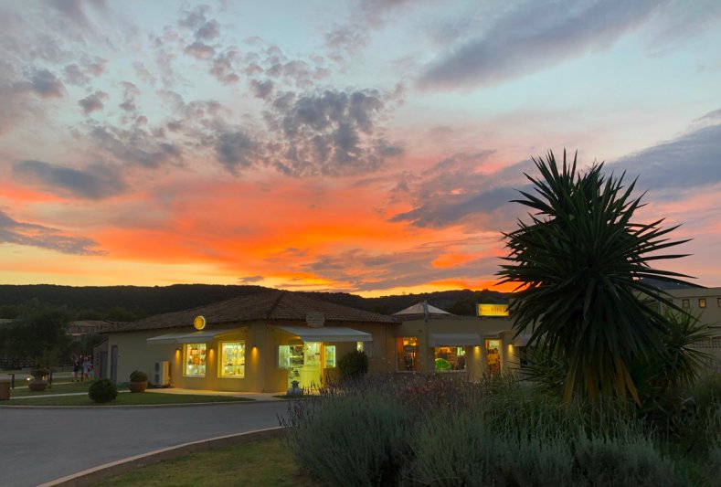 Korfu utazás Hotel Messonghi Beach