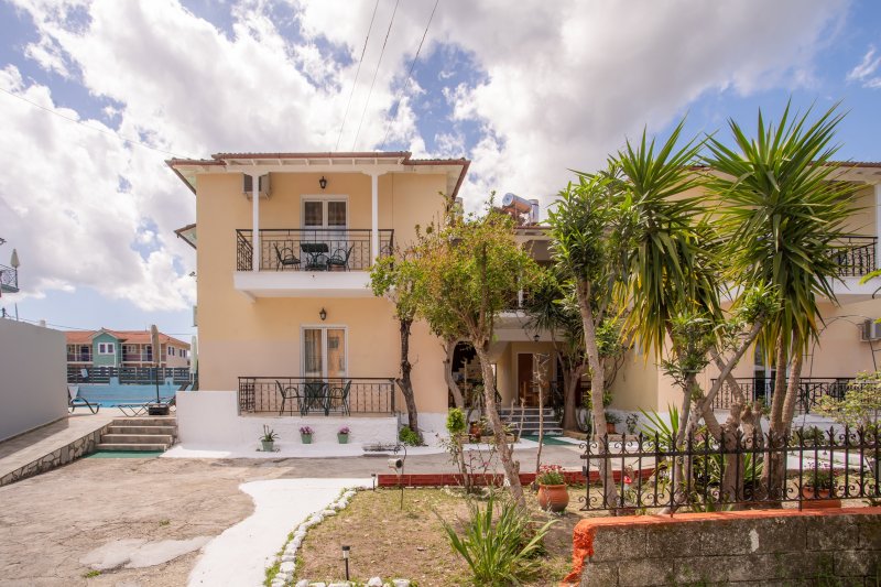 Lefkada-sziget utazás Sophies & Kostas apartmanház