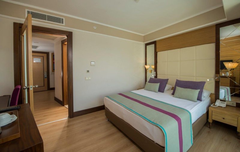 Side utazás Dream World Aqua Hotel