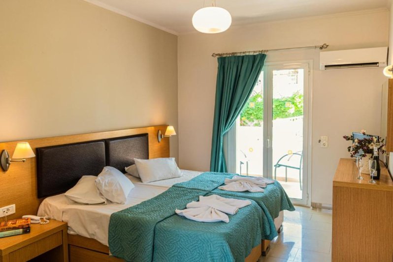 Zakynthos utazás Hotel Dennys Inn 