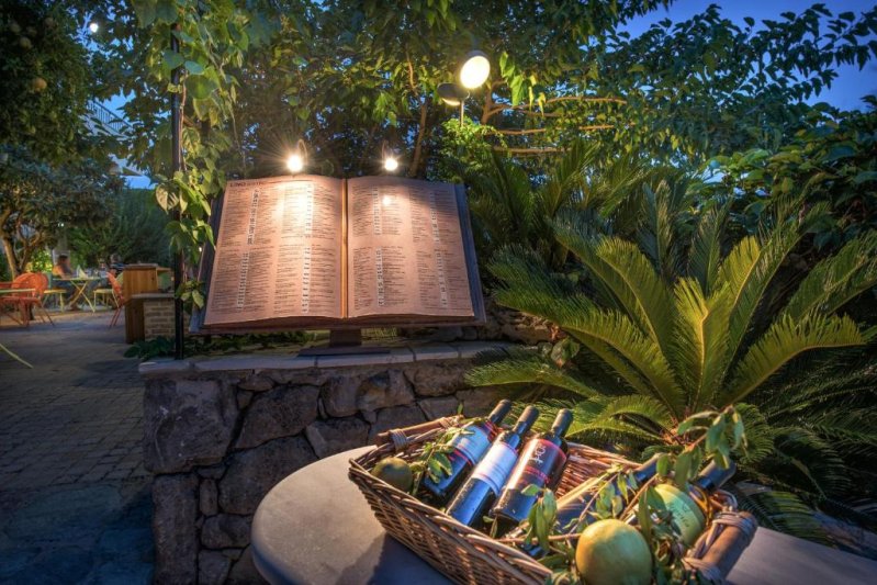 Zakynthos utazás Hotel Koukounaria and Suites 