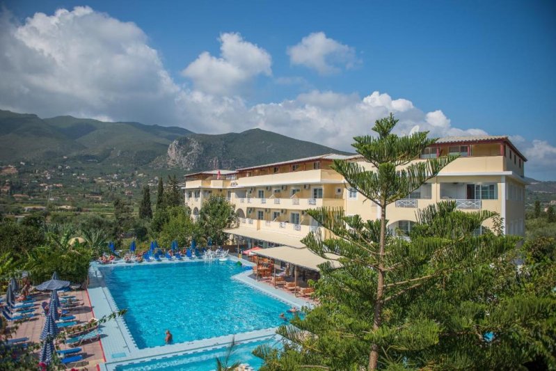 Zakynthos utazás Hotel Koukounaria and Suites 