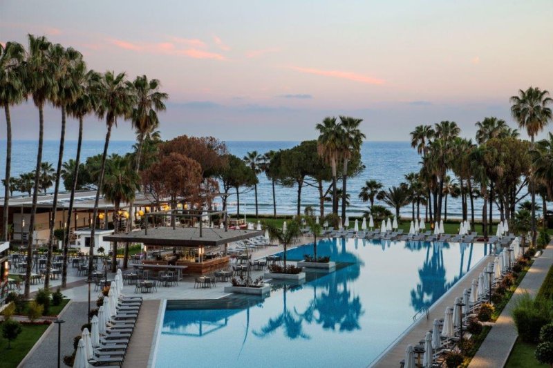 Acanthus & Cennet Barut Collection Side