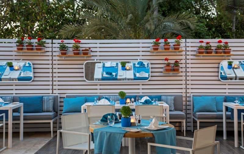 Acanthus & Cennet Barut Collection Side