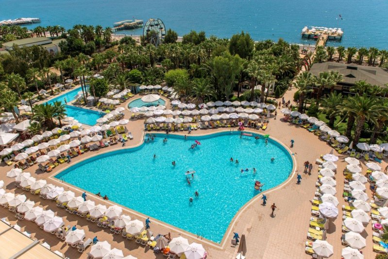 Alanya utazás Delphin Deluxe Resort Hotel