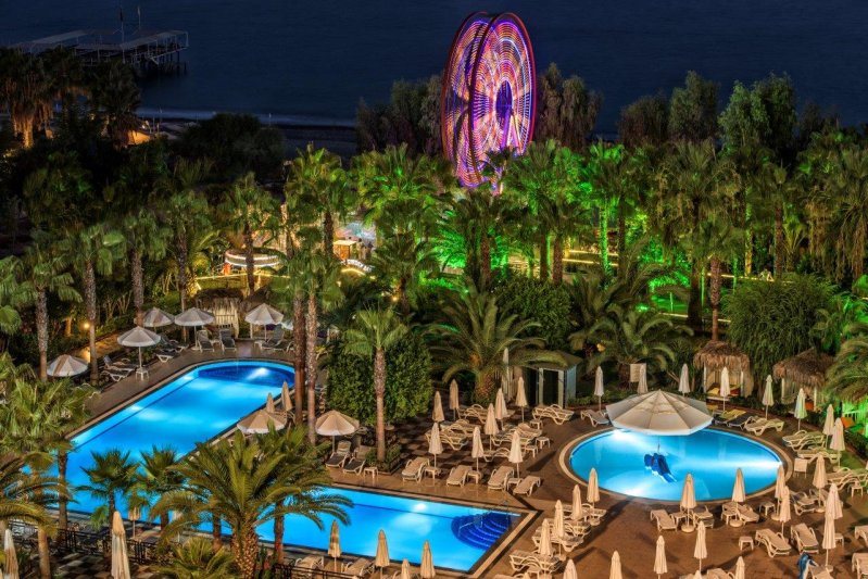 Alanya utazás Delphin Deluxe Resort Hotel