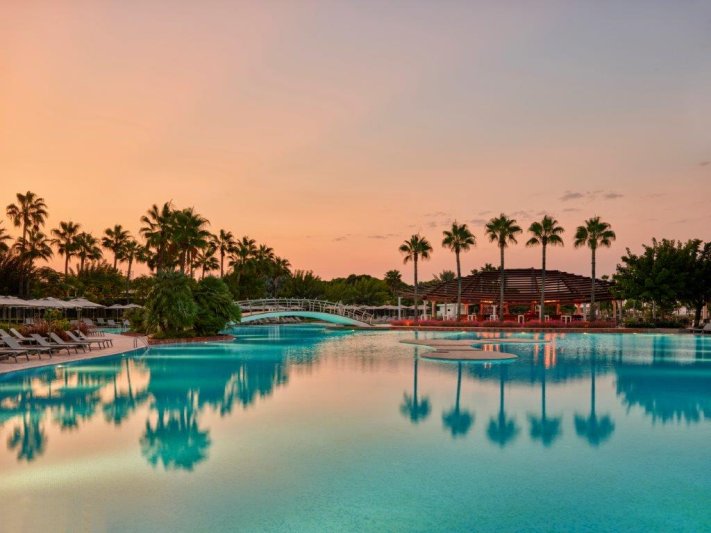 Antalya utazás Barut Collection Lara Resort