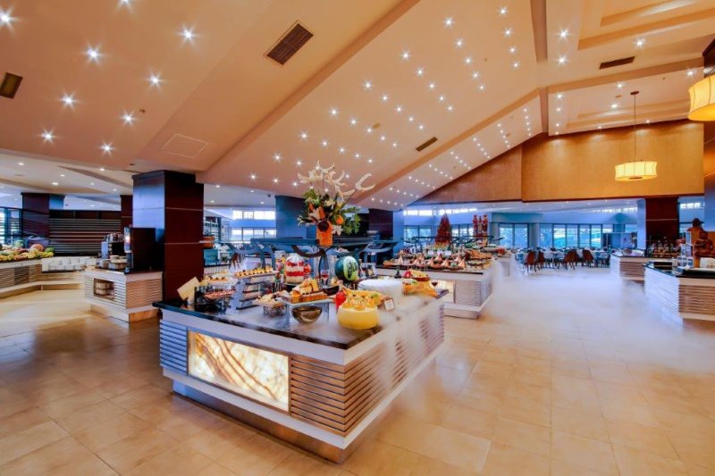 Antalya utazás Limak Lara Deluxe Hotel