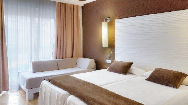 Costa Dorada utazás Hotel Augustus Cesar