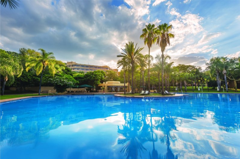 Dél-Afrikai körutazás Fokváros nevezetességeivel, szafarival, pihenéssel Sun City