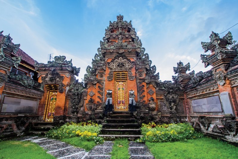 Indonéz körutazás tengerparti pihenéssel