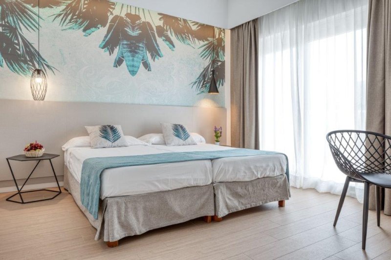 Mallorca Paguera utazás Hotel Tora