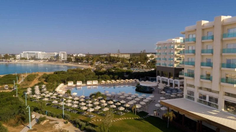 Ciprus utazás Nissiblu Beach Resort