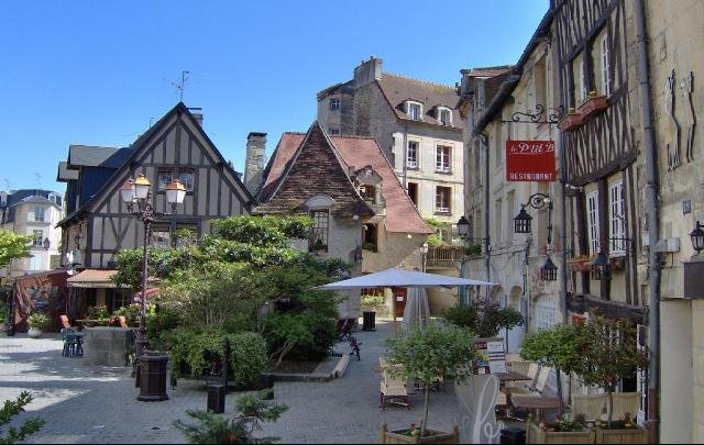 Normandia-Bretagne repülővel, Párizsi Városnézéssel