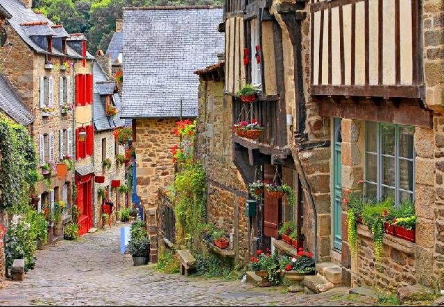 Normandia-Bretagne repülővel, Párizsi Városnézéssel