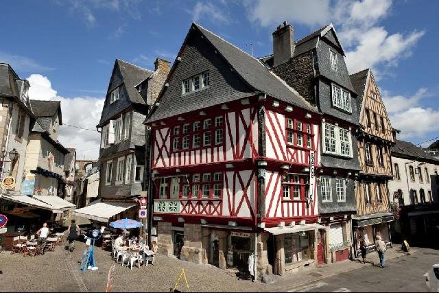Normandia-Bretagne repülővel, Párizsi Városnézéssel