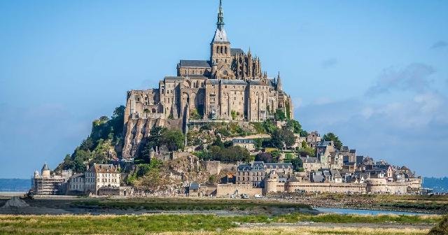 Normandia-Bretagne repülővel, Párizsi Városnézéssel