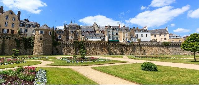 Normandia-Bretagne repülővel, Párizsi Városnézéssel