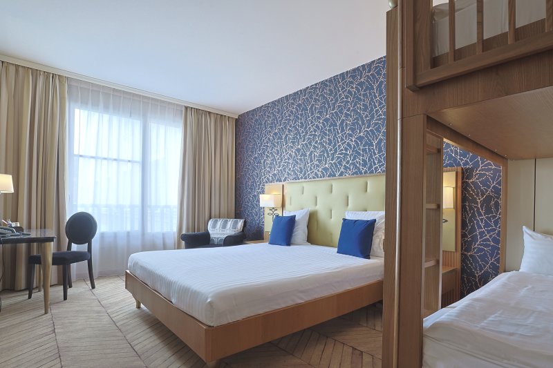 Párizs utazás Három nap Disneyland és egy csipetnyi Párizs