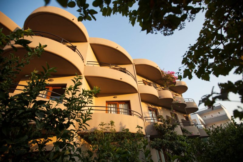 Rodosz utazás John & Mary apartmanház