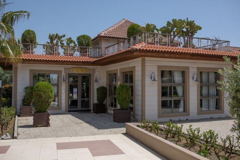 Club Felicia Village Side