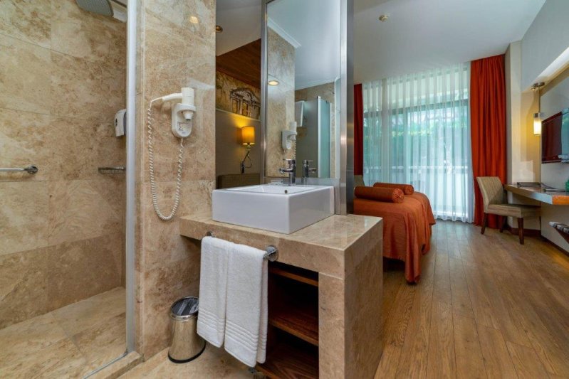 Side utazás Commodore Elite Suite Hotel