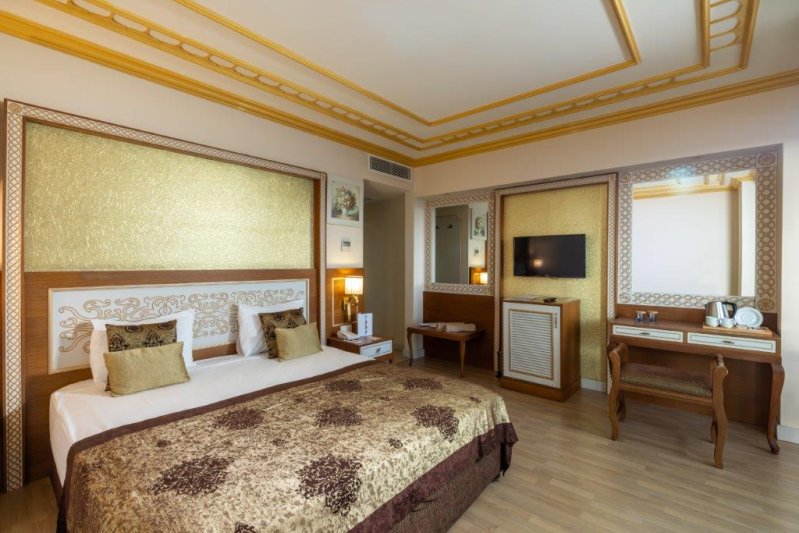 Crystal Palace Luxury Resort & Spa Hotel Side