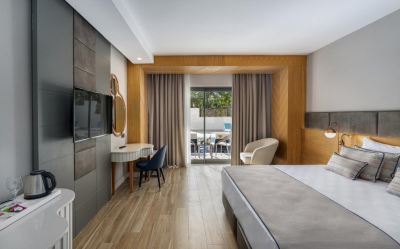 Diamond Deluxe Hotel & Spa Side