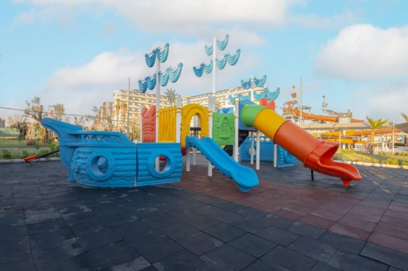Dream Water World Side