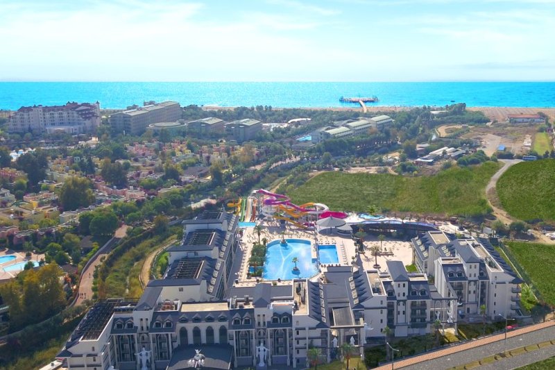 Dream World Palace Hotel Side