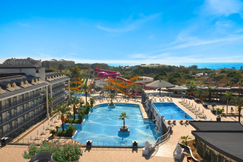 Dream World Palace Hotel Side