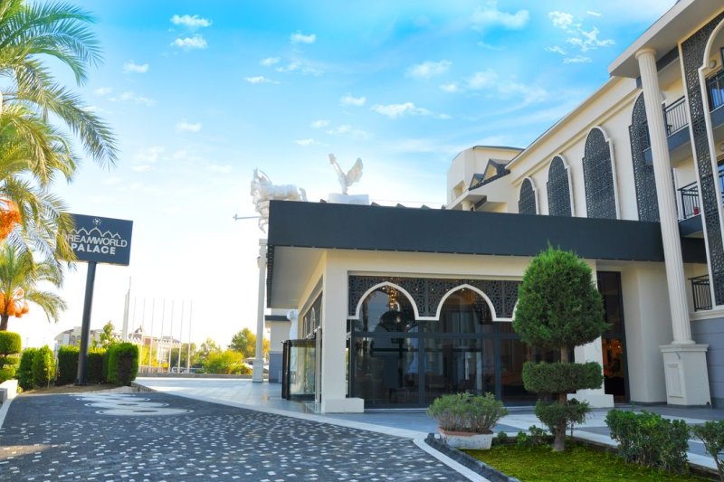 Dream World Palace Hotel Side