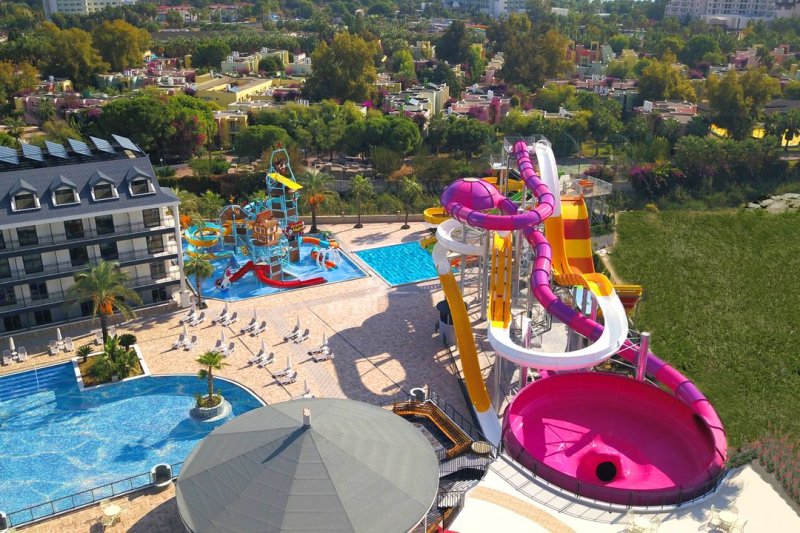 Dream World Palace Hotel Side