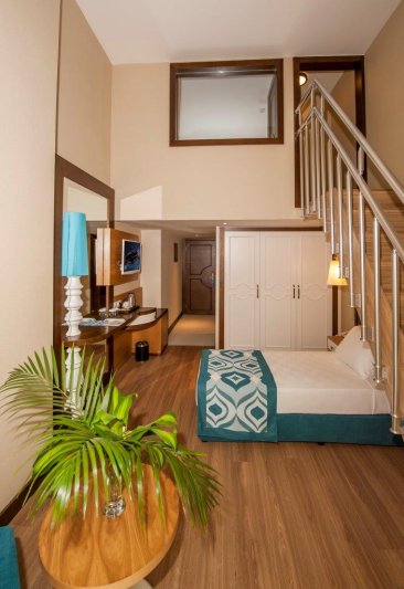 Side utazás Dream World Resort Hotel