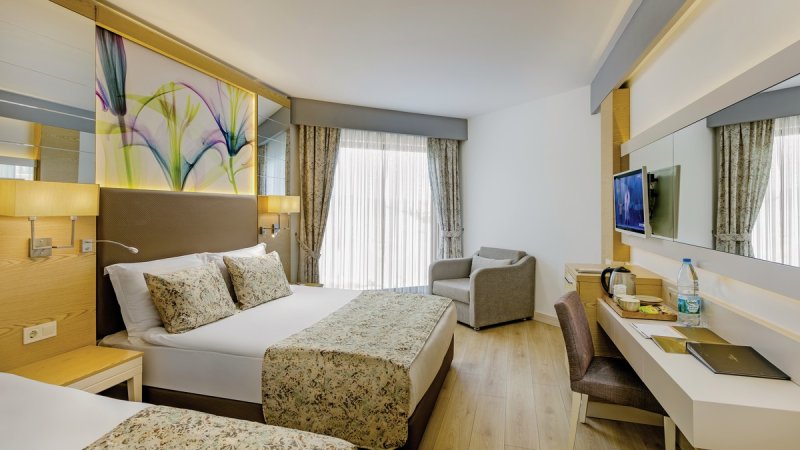 Glamour Resort & Spa Side