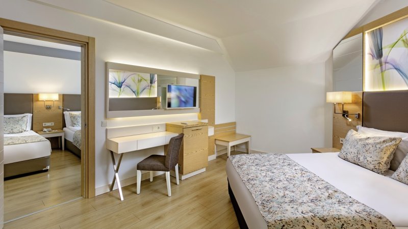 Glamour Resort & Spa Side