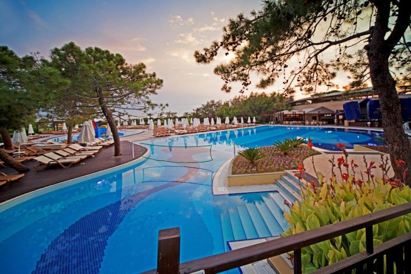 Hotel Sueno Beach Side Side