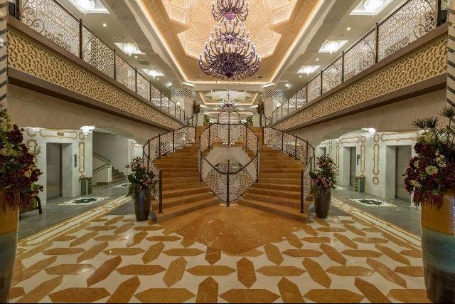 Royal Taj Mahal Hotel Side