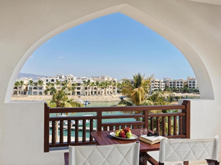 Szalála utazás Juweira Luxury Boutique Hotel