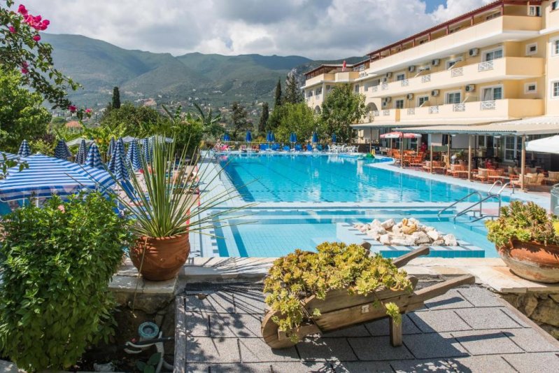 Hotel Koukounaria and Suites Zakynthos
