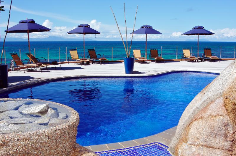 Seychelle-szigetek Praslin utazás Coco de Mer & Black Parrot Suites