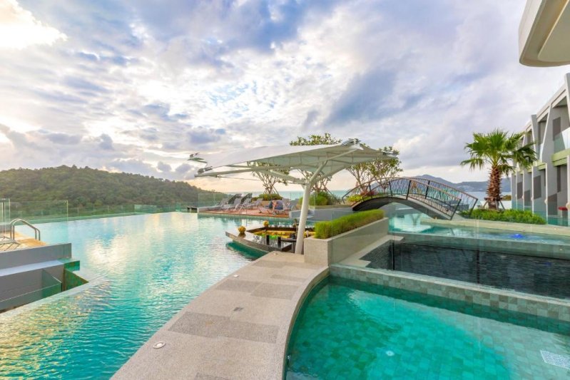 Crest Resort & Pool Villas Phuket