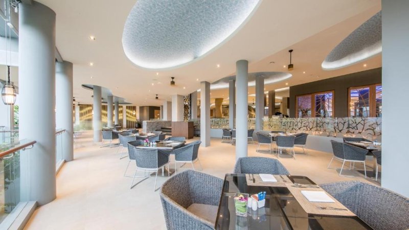 Phuket utazás Crest Resort & Pool Villas